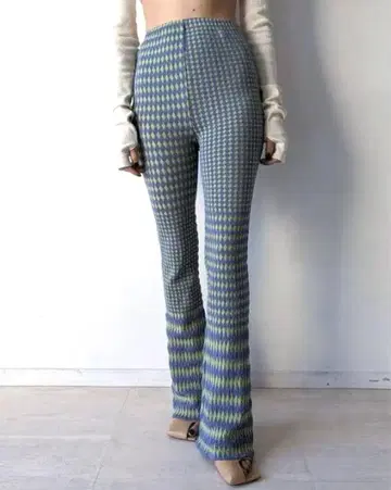 Mediam Diamond pattern Flare pants