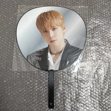 ATEEZ 윤호 부채