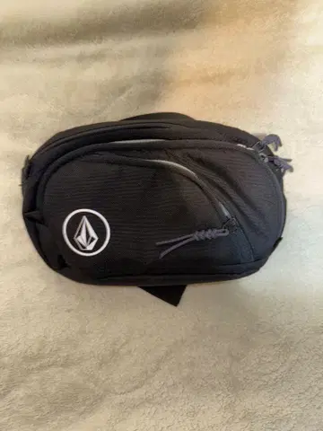 Volcom 블랙 바디백