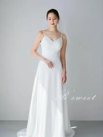 화이트 새틴 슬리브리스 A라인 웨딩 드레스