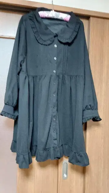 블랙 프릴 옷깃 원피스