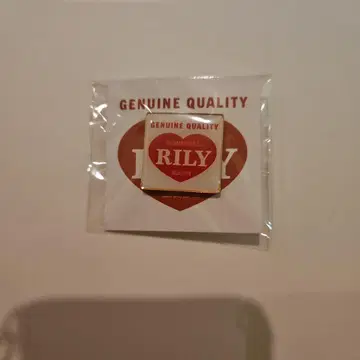 RILY 하트형 핀 배지