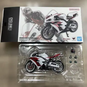 BANDAI 사이클론 1호 피규어