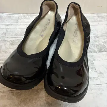RakkuRakku 락쿠락쿠 하늘을 나는 펌프스 블랙 23cm 에나멜