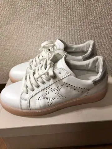 가죽 실버 x 화이트 스니커즈 25cm 수입 쿠셰리