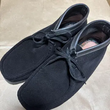 Clarks Wallabee 블랙 스웨이드 부츠
