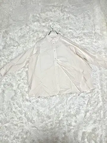 PORTE 블라우스 셔츠 화이트 등 부분이 귀여운