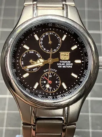 [ 작동품 ] ELGIN USA 티타늄 솔라 100m 방수 크로노그래프