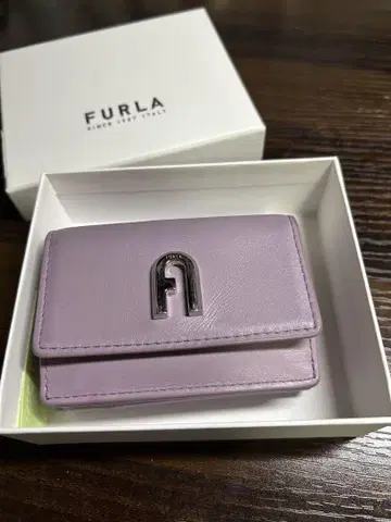 FURLA 라벤더 3단 폴더형 지갑