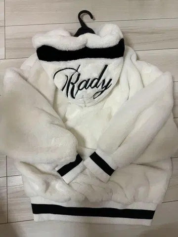 Rady 화이트 아우터 복슬복슬 후드티 퍼 레이디