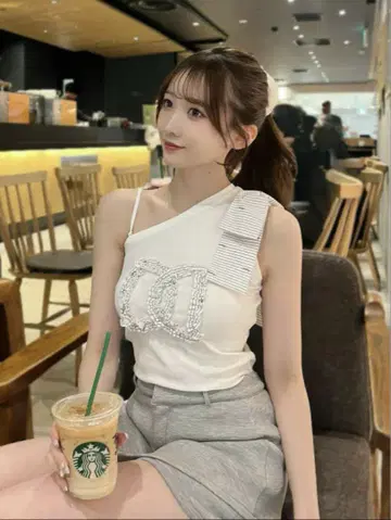 Darich 다리치 빅 리본 원숄더 상의