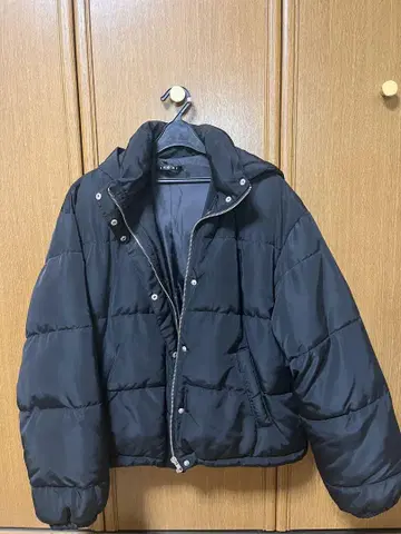 INGNI 후드 부착 블랙 다운 자켓