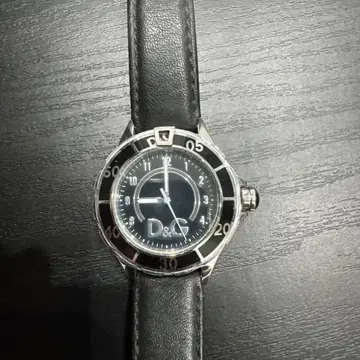 D&G 블랙 가죽 아날로그 손목시계