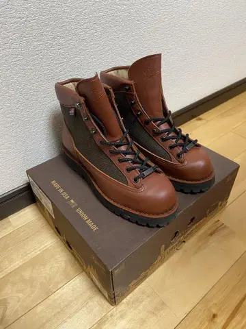 대너 라이트 브라운