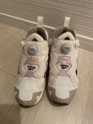 Reebok 인스타펌프 퓨리 화이트/베이지
