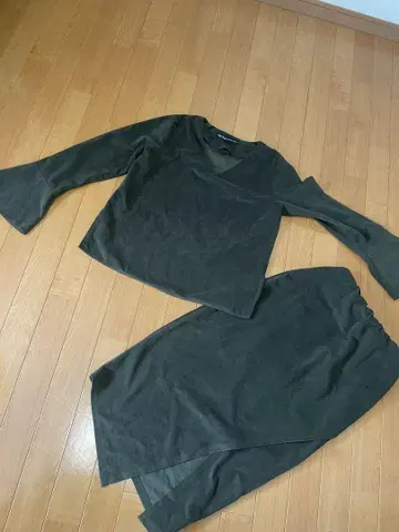 나르시스 카키 스커트 셋업