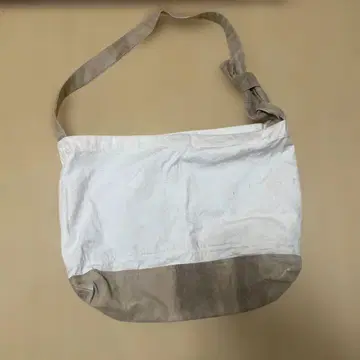 화이트 베이지 숄더백 메이드인어스