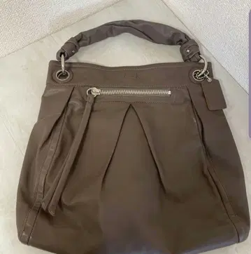 브라운 플리츠 디자인 핸드백