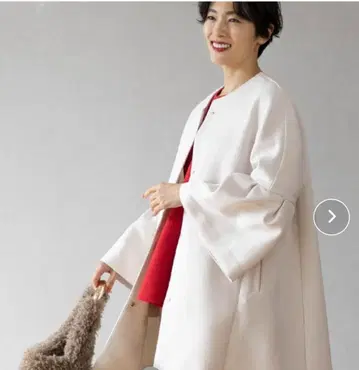 화이트 노카라 자켓 플레어 슬리브