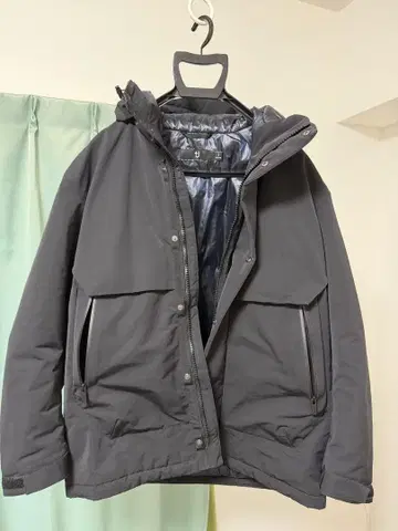 블랙 다운 자켓 후드 부착