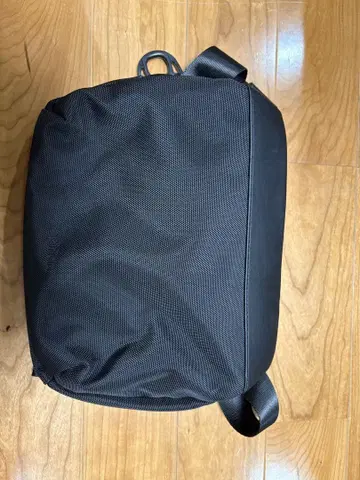 제피론 블랙 숄더백