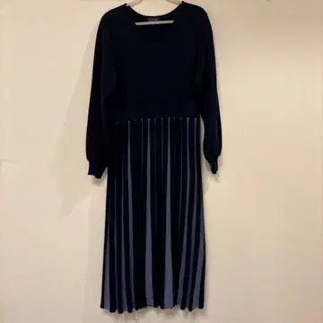 새상품급 Tiaclasse 네이비 V넥 니트 원피스