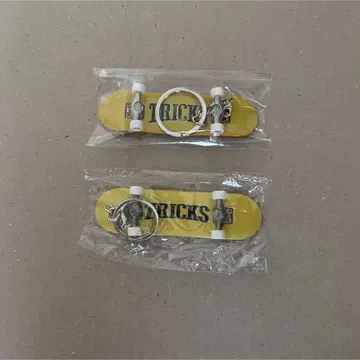 TRICKS 스케이트보드 키링 2세트