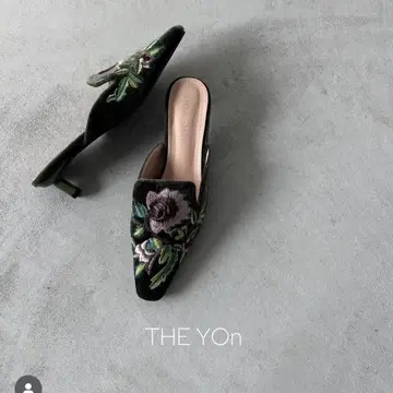 THE YOn 다크 그린 자수 뮬
