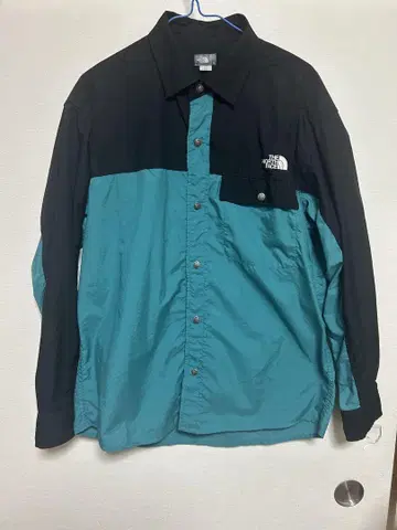 THE NORTH FACE 박스 셔츠 M 블랙/터콰이즈