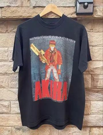 AKIRA 그래픽 T셔츠 블랙