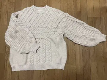 moi tytto 볼륨 짜임 절개 니트 내추럴