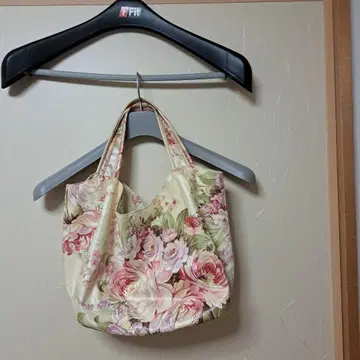 싱크비 로즈 패턴 토트백