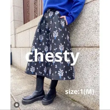[새상품급] chesty 미니 꽃무늬 자카드 플레어 스커트 M