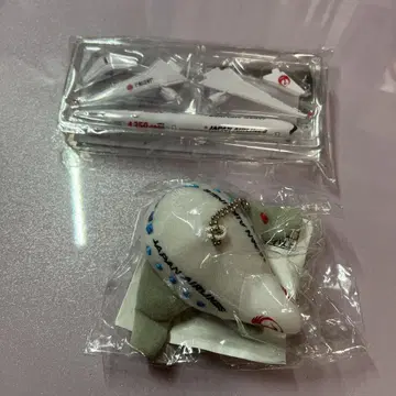 JAPAN AIRLINES A350 모델과 마스코트