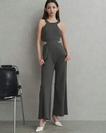 그레이 컷 아웃 디자인 올인원