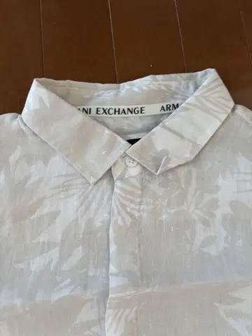 ARMANI EXCHANGE 화이트 리프 무늬 긴팔 셔츠