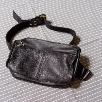 블랙 가죽 바디백 웨스트 파우치 Made in Japan