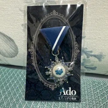 Ado 모나리자의 옆얼굴 브로치