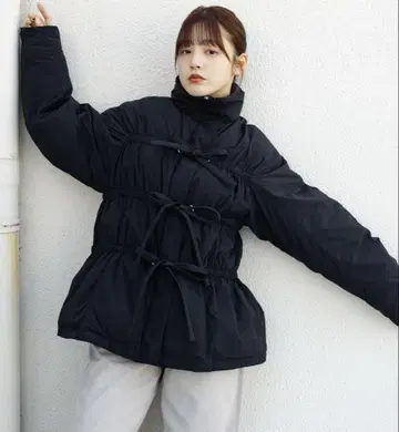 [새상품급] KBF 프론트 리본 패딩 자켓 블랙