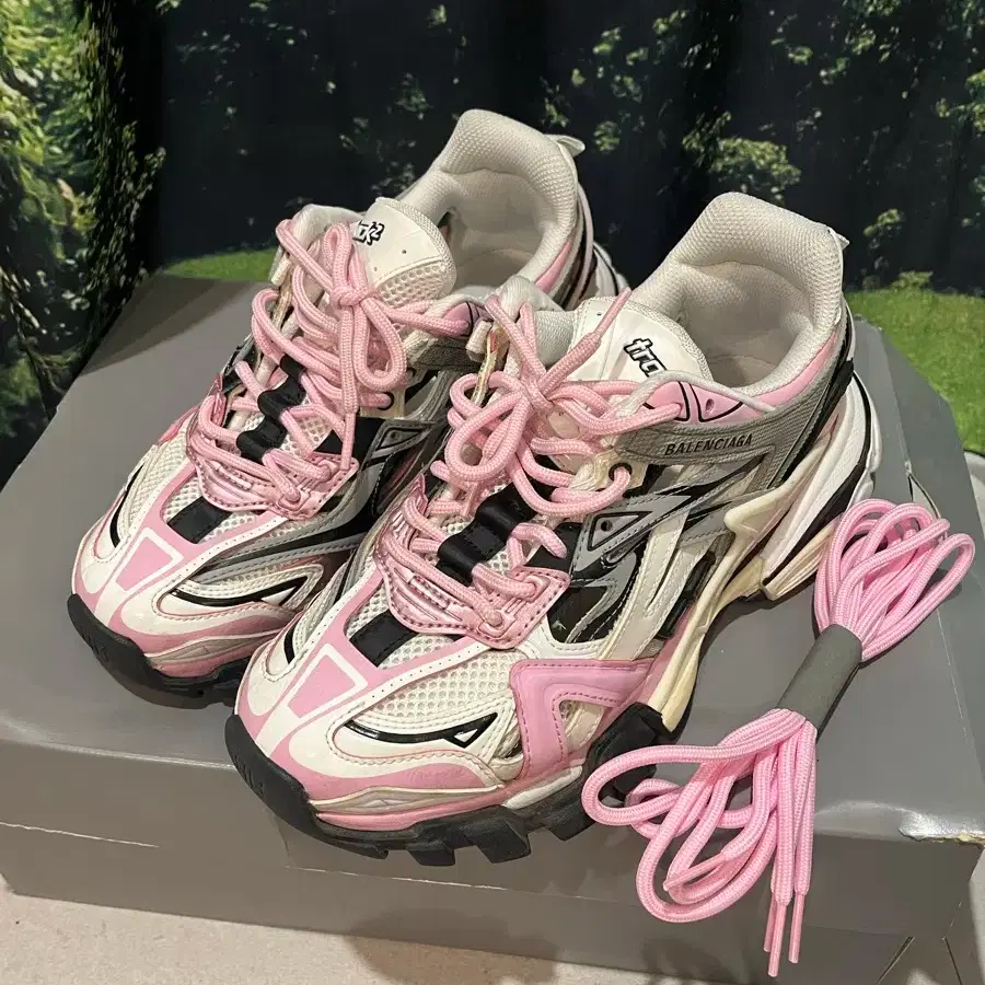 Balenciaga Track 2.0 Sneakers (568615 W3AE2 5291)