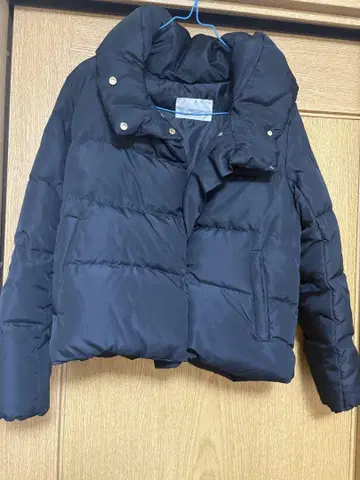 인덱스 KAWADA 숏 기장 다운 자켓 블랙