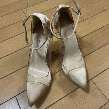 베이지 스틸레토 하이힐