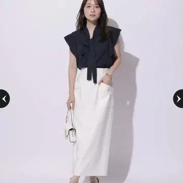 Apuweiser-riche 포켓 디테일 타이트 스커트 화이트