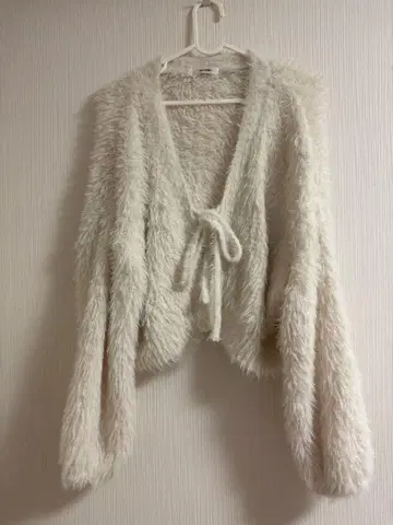 NICE CLAUP 퍼 숏 가디건