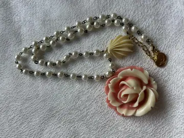 Q-pot. 큐팟 장미 목걸이