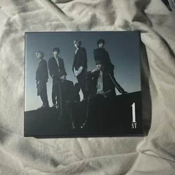 1ST 데뷔 앨범 DVD 포함
