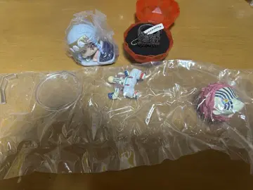 귀멸의 칼날 아카자 피규어와 우즈이 입상과 렌고쿠 반지