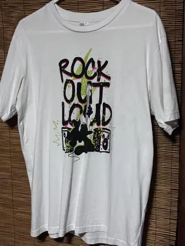 Disney ROCK OUT LOUD 티셔츠 L 사이즈