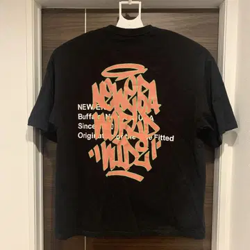 뉴에라 NEWERA 그래피티 로고 블랙 T셔츠