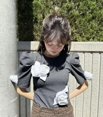 Bibiy ROSETTE TEE